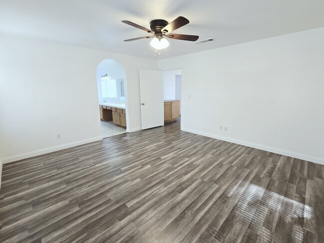 Building Photo - 9433 Valencia Canyon Dr