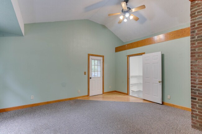 Building Photo - 128 Mann Dr