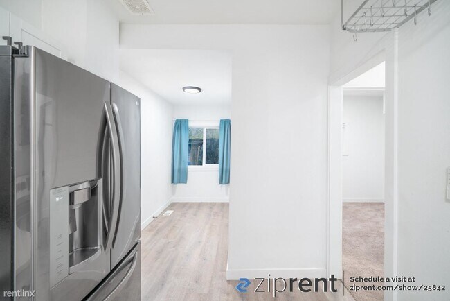 Building Photo - 2 br, 1 bath House - 828 Southeast Cedar S...