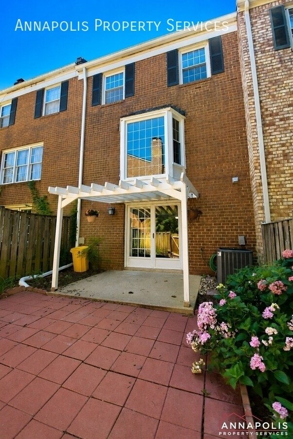 Building Photo - 1650 Albermarle Dr