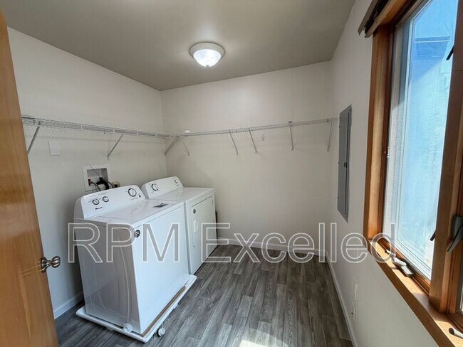 Building Photo - 30827 21st Ave SW