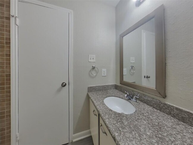 Building Photo - 22023 Singing Spurs Dr