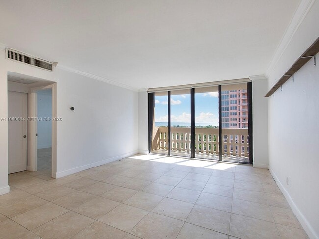 Building Photo - 90 Edgewater Dr