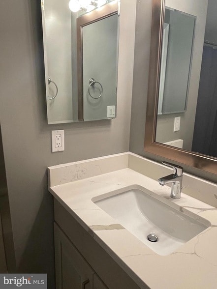 Building Photo - 8012 Merry Oaks Ct