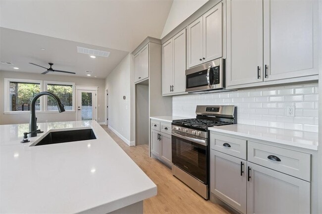 Building Photo - 4212 Abbey Pk Dr