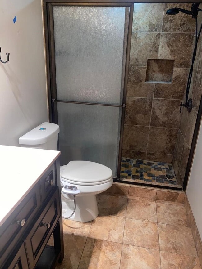 Building Photo - 2100 Tanglewilde St