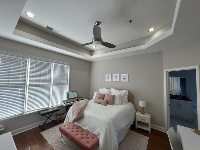 Building Photo - Awesome Urban Lofts Unit Available for Pre...
