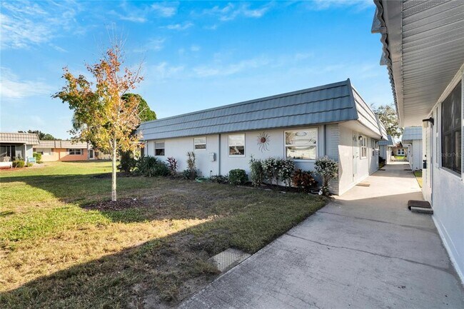 Building Photo - 202 Bedford Trail