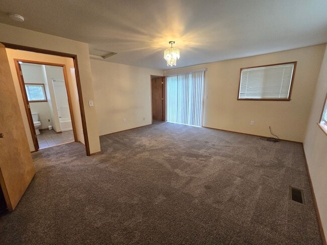 Building Photo - 3 Bedroom, 2 Bathroom House, Available Now!!!