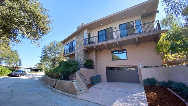 Building Photo - 1614 Pleasant Way