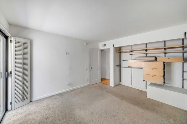 Building Photo - 4424 Coldwater Canyon Ave