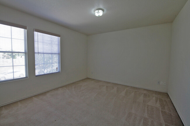 Building Photo - SPACIOUS 3208 SQUARE FOOT HOME FEATURING 4...