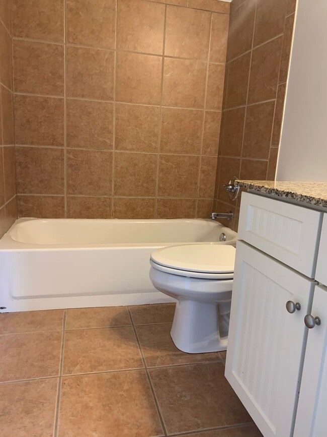 Building Photo - Lovely Eastside Townhome Condo Near Vet School- 3BR/3BATH!