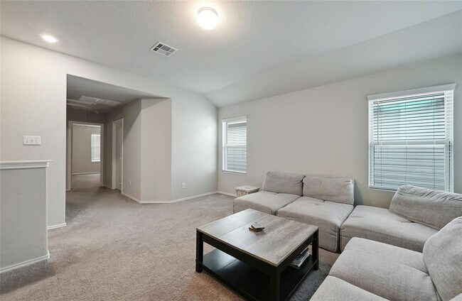 Building Photo - 100 Comet Dr