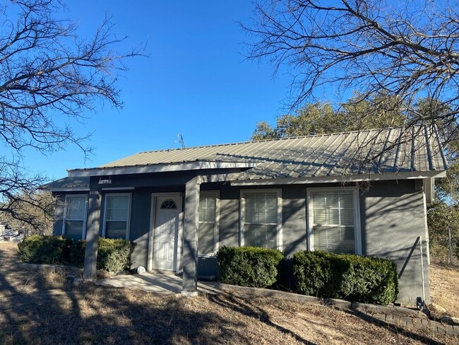 Building Photo - 174 Lakeshore Ln