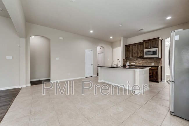 Building Photo - 2900 N Umberland Dr