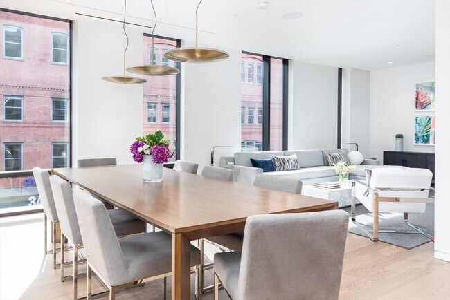 Building Photo - 10 Farnsworth St