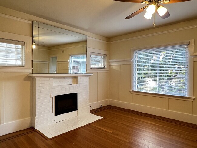 Building Photo - Bright and Spacious 5 Bedroom Home in San Anselmo