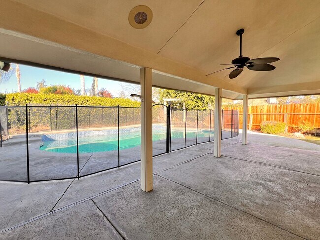 Building Photo - SOUTHWEST BAKERSFIELD