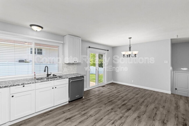 Building Photo - 17 Auchly Ln