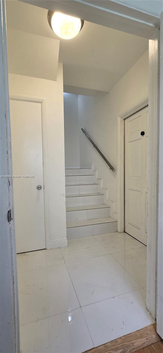 Building Photo - 3915 Ponce de Leon Blvd