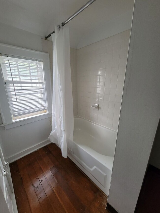 Building Photo - 620-22 Fellows Ave