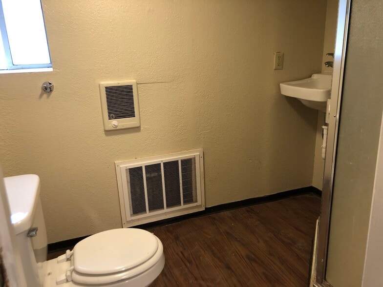 Building Photo - 415 NE Howard St