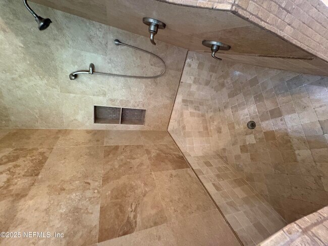 Building Photo - 585 Golden Links Dr