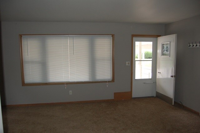 Building Photo - 300 Melrose Ct