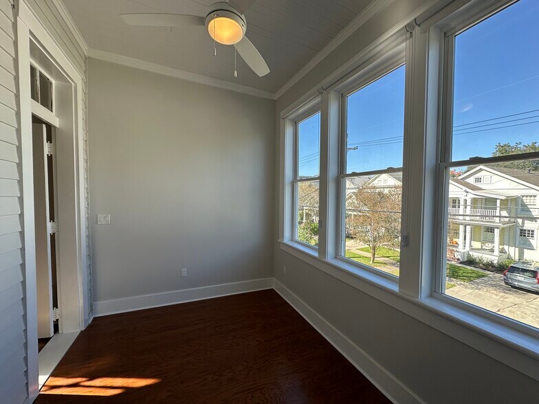 Front Bedroom - 5520 Loyola Ave