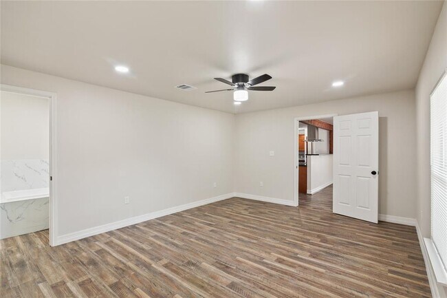 Building Photo - 1622 Hollow Hook Rd