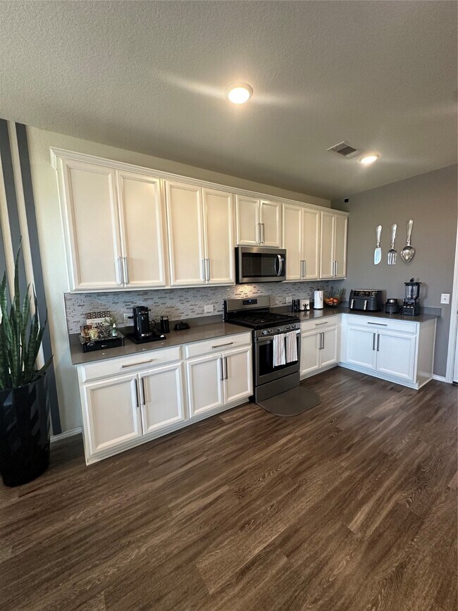 Building Photo - 5730 Pampus Prairie Rd