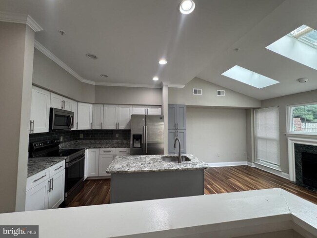 Building Photo - 44194 Shady Glen Terrace