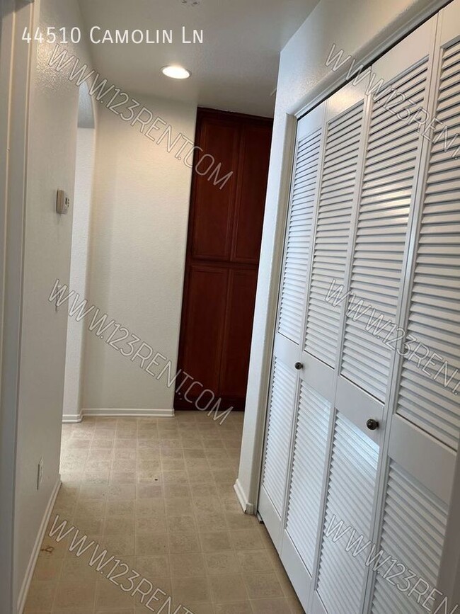 Building Photo - 44510 Camolin Ln