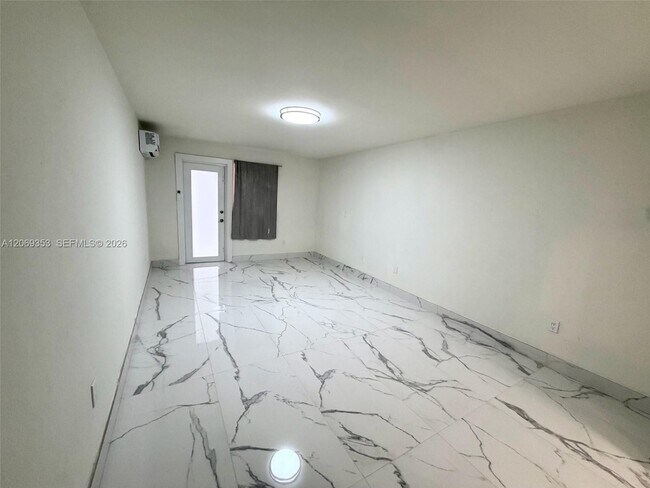 Building Photo - 931 SW 82nd Ave