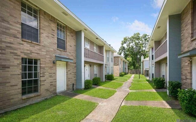 Building Photo - 1757 Boulevard De Province