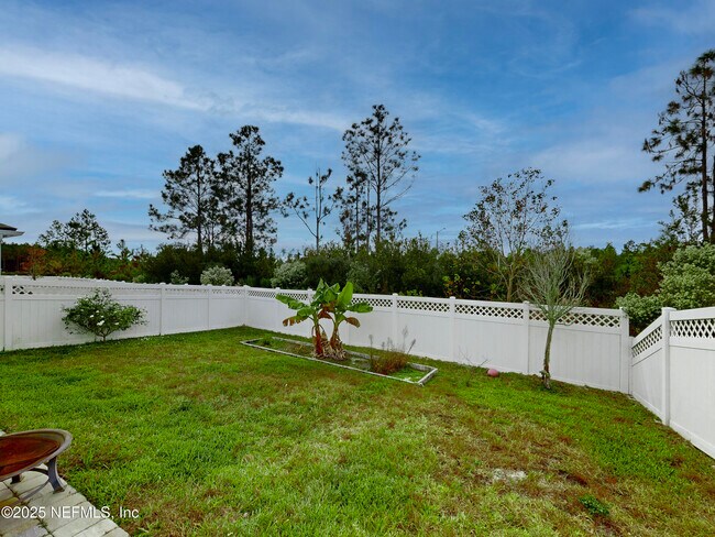 Building Photo - 210 Thistleton Wy