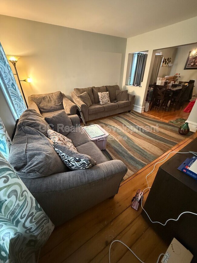 Building Photo - 111 Des Plaines Ave