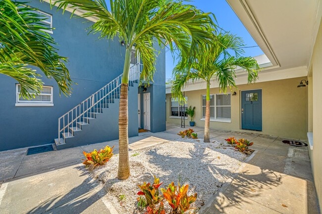 Building Photo - Modern Island Living at 140 E Davis – Renovated 1, 2 & 3 Bedroom Apartments in the Heart of Davis...