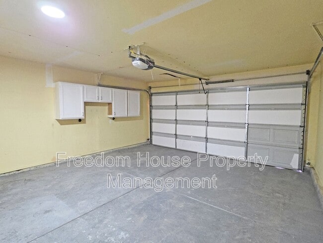 Building Photo - 670 Bourbon St