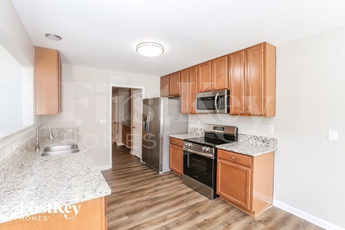 Building Photo - 8414 Oak Dr