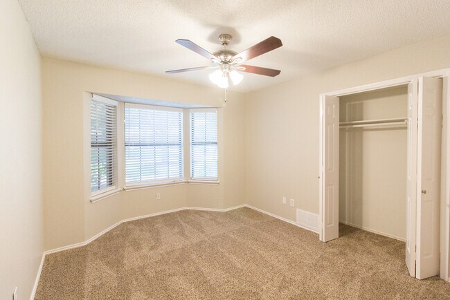 Building Photo - 5203 El Rancho Dr, Arlington