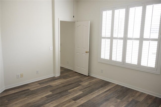 Building Photo - 8561 Acorn Ridge Ct