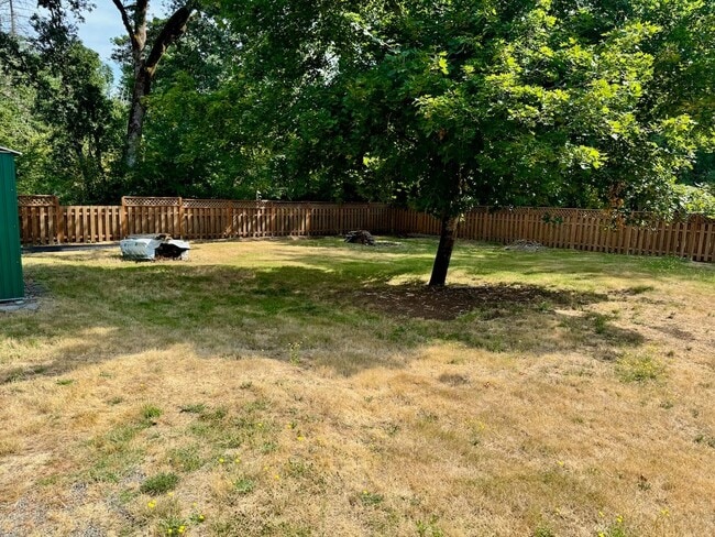 Building Photo - Rural 3 Bed/2 Bath with Office and Large Lot!