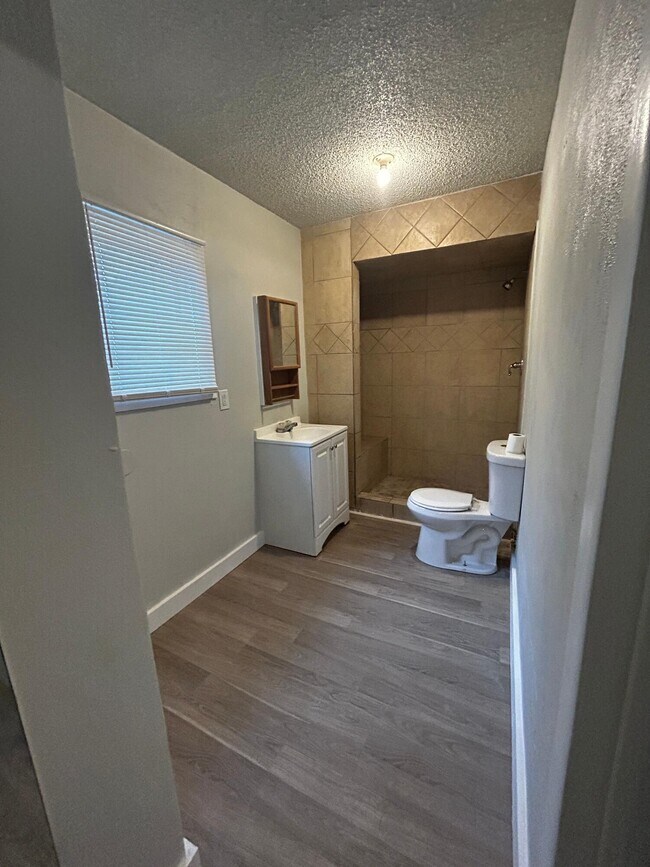 Building Photo - 2403 22nd Pl