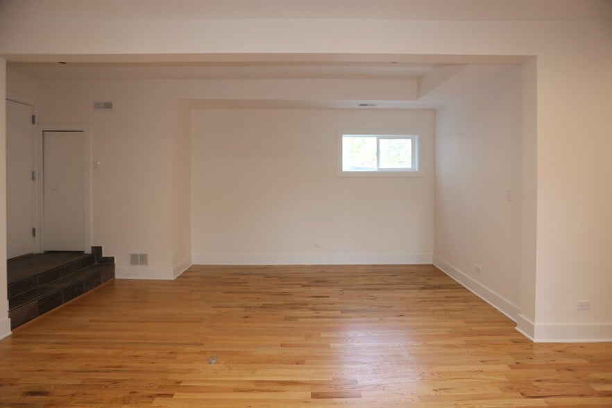 Building Photo - 1637 N Clybourn Ave