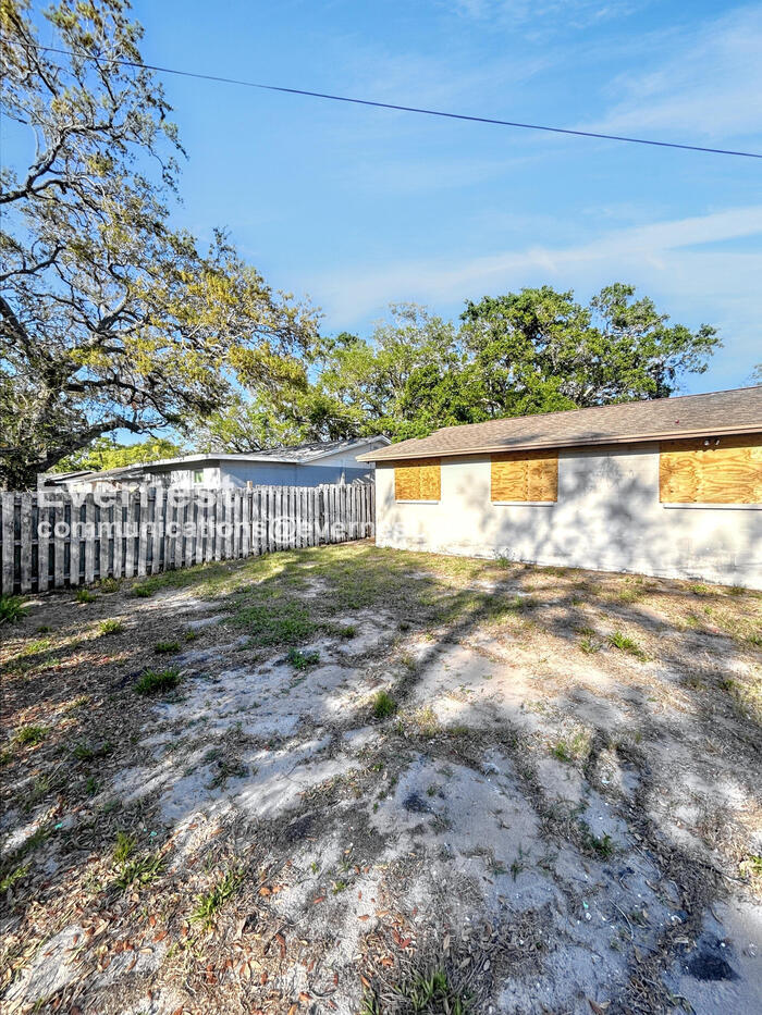 Building Photo - 13000 120th St N