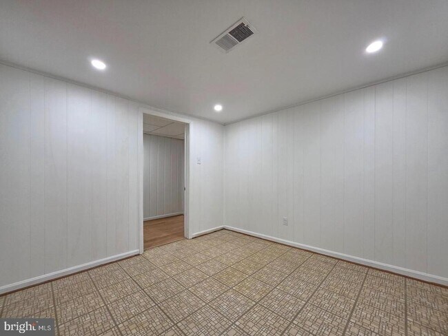 Building Photo - 5921 Arlington Blvd