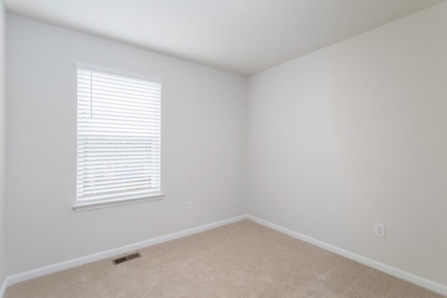 Building Photo - 128 JULIE Ln