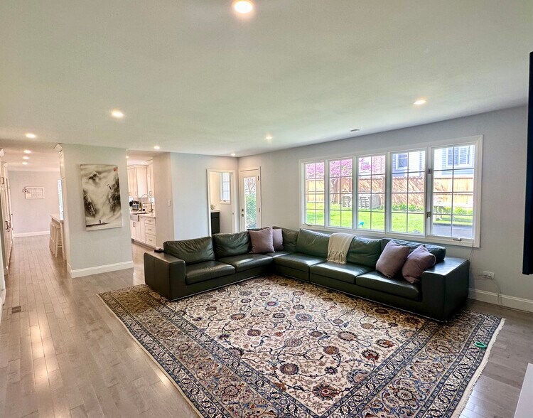 Building Photo - 123 W North St